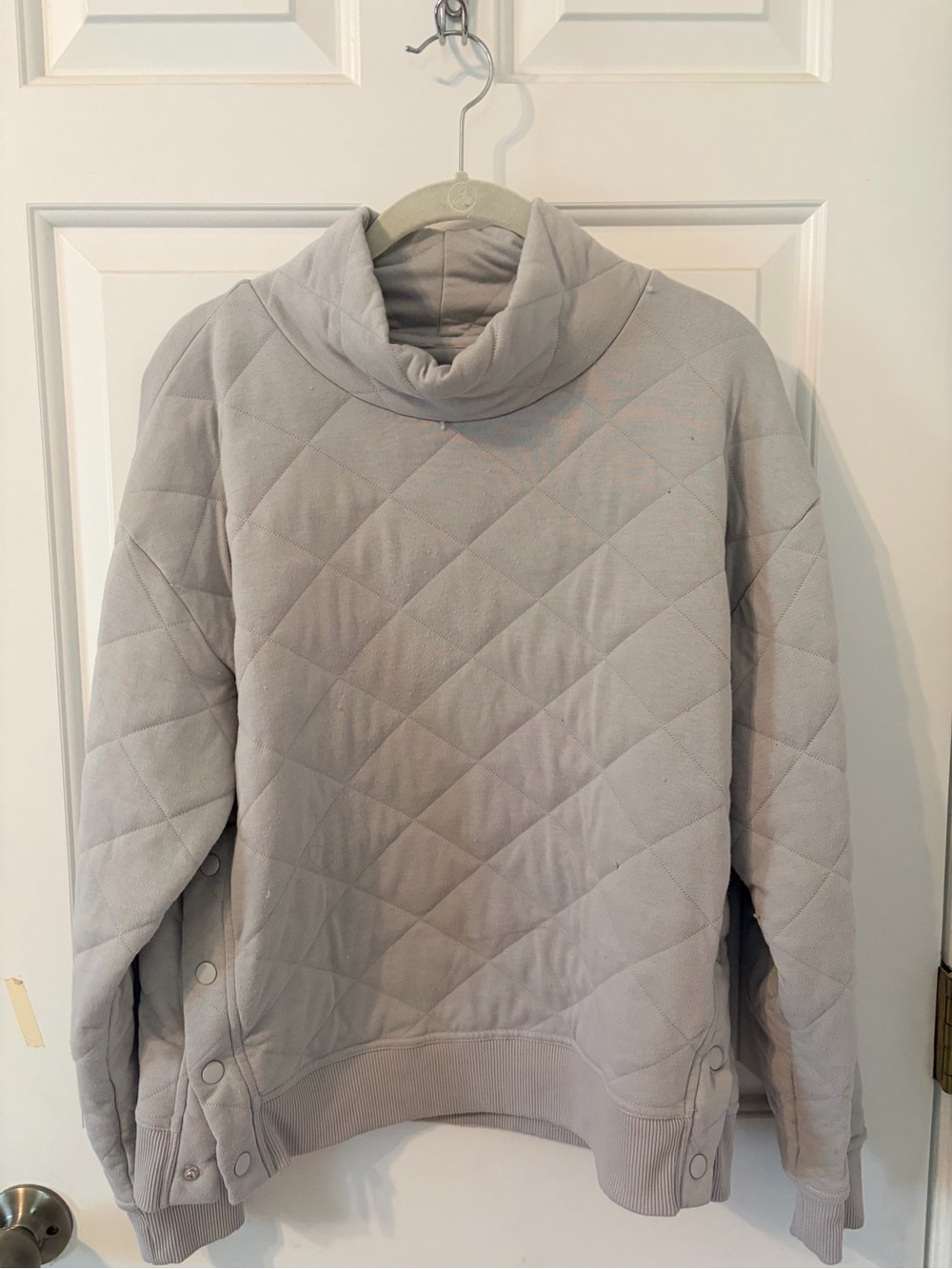 Quilted Pullover Sweatshirt in Light Blue